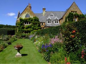 Coton Manor Gardens, Northants  July 2015  Article Graphic